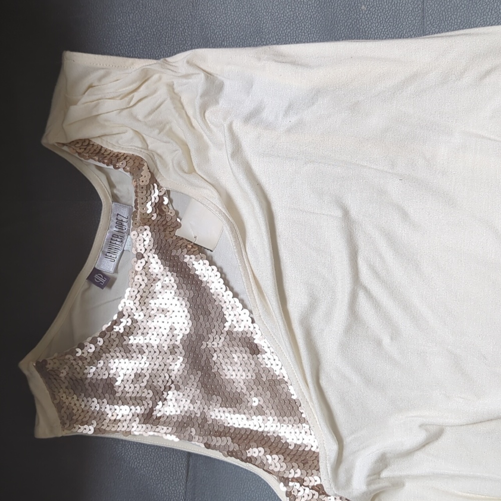 Sleeveless Jennifer Lopez top